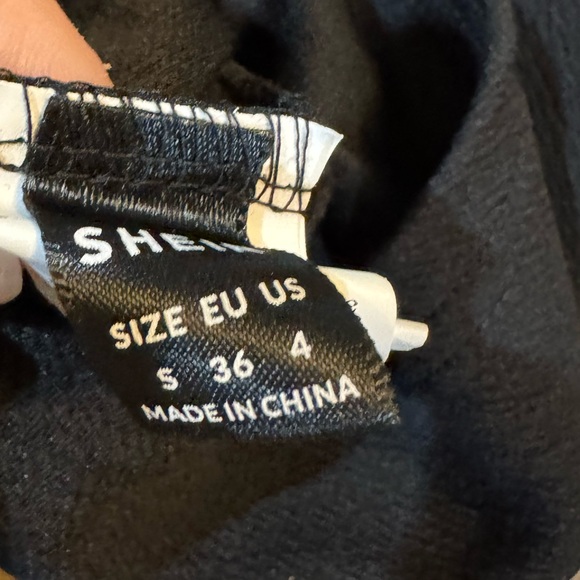 Elegant Black and White Floral Skirt Set With Cropped Top - Picture 7 of 8